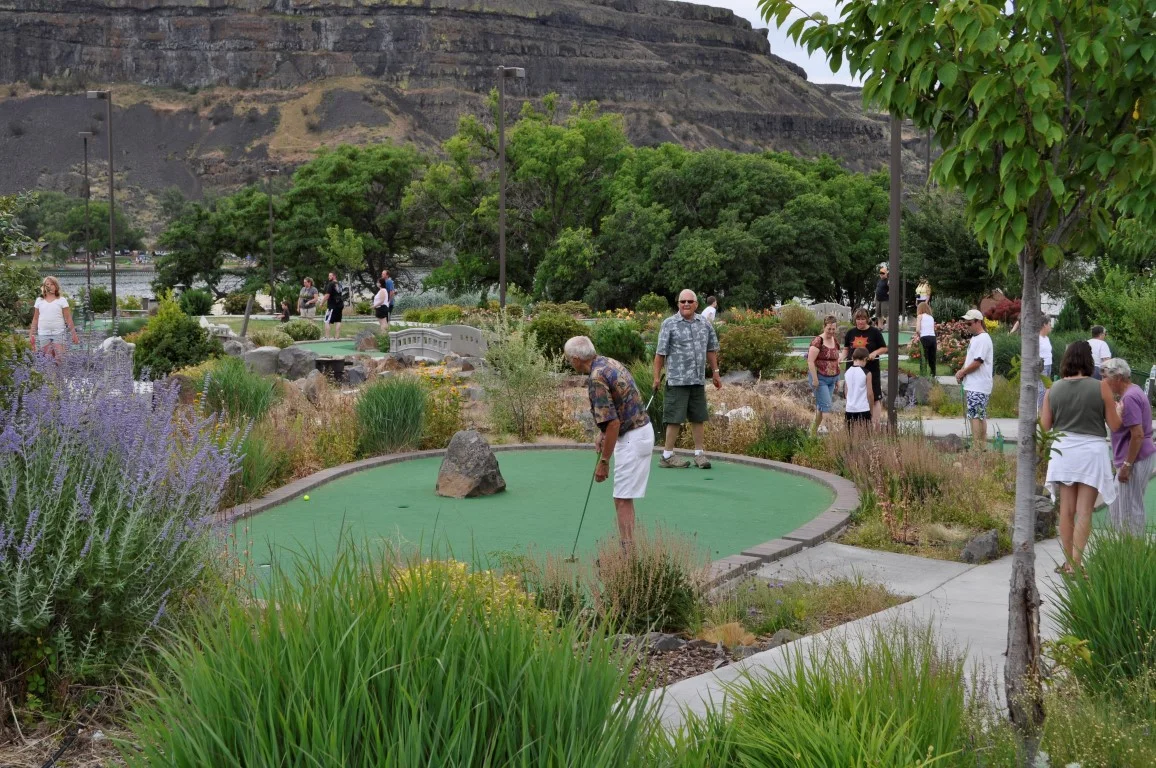 Mini golf course