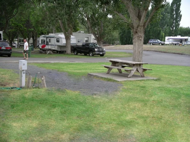 Premium Plus RV end row site